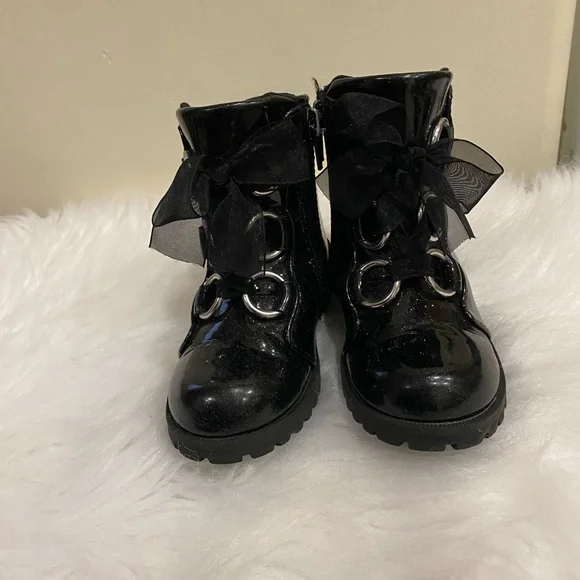 Beautiful boots - Picture 2 of 6